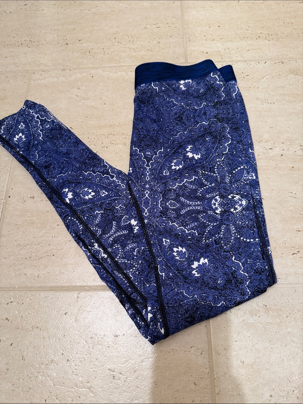 Skins DNAmic Compression legging Women’s Large blue Kasbah paisley key pocket